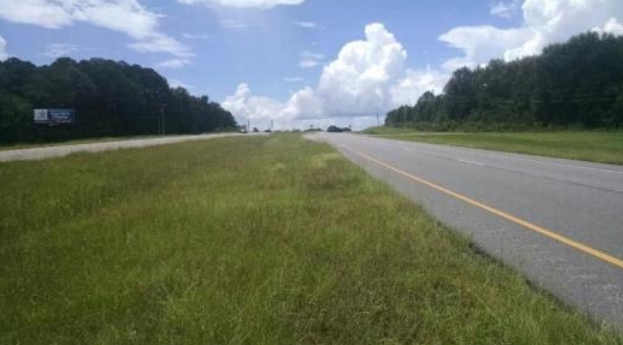 Location photo for Veterans Memorial Pkwy (Opp)