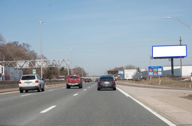 US-131 .75 mi S/O 28th St ES F/S Media