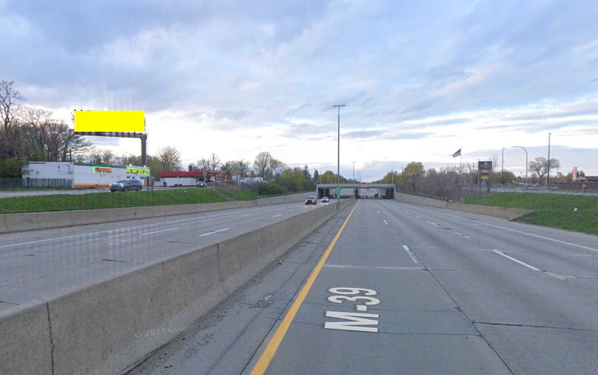 Southfield Fwy (M-39) S/O Outer Dr W/S F/S Media