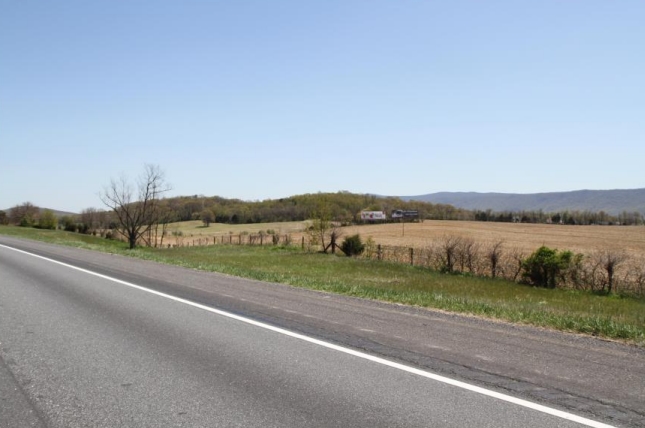 E/S I-81 2.5 MI S/O EXIT 291 MAURERTOWN, F/SW Media