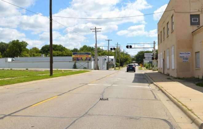 BROADWAY NL 50' W/O 14TH ST Media