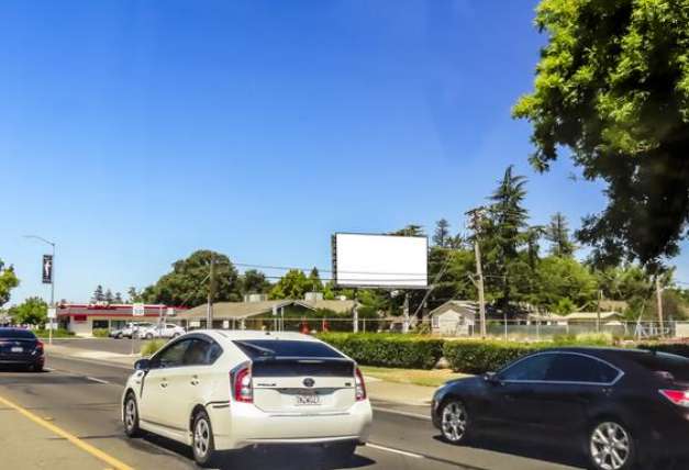 Location photo for Elk Grove Blvd NS 150ft E/O Colton Av F/E - 1