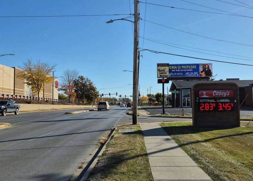 6000 Douglas Ave. 0.1 mi W/O Merle Hay Rd. SS F/W Media