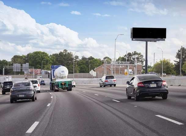 I-75N 0.15 mi S/O Roswell St W/S F/N Media