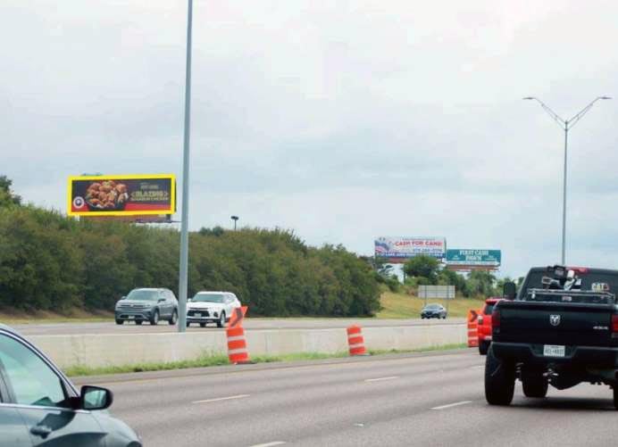 I-635 (LBJ Fwy) e/l .2 mi n/o Lake June Rd Media
