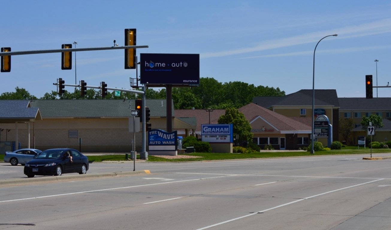 West 26th & Lorraine Dr. (West of I-29) N/S W/F Media