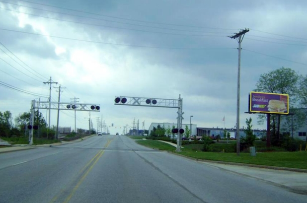 N CURRY PIKE, 1 MI N/O SR 48 Media