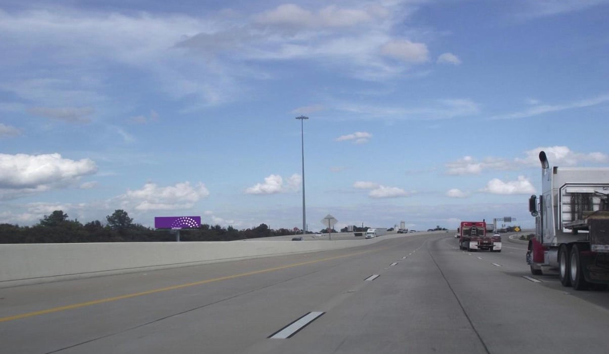 I-10W 800.00 ft W/O Hwy 90A N/S F/W Media