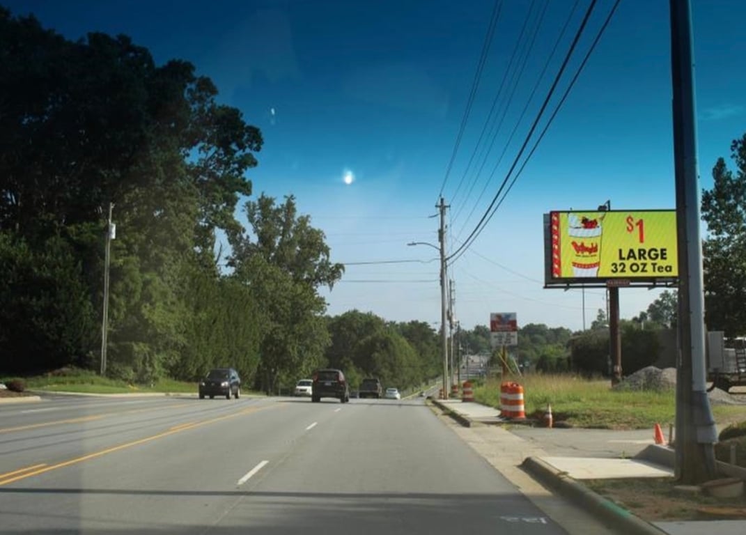 HWY 25 (HENDERSONVILLE RD) 200 ft S/O RIDGEFIELD RD ES Media