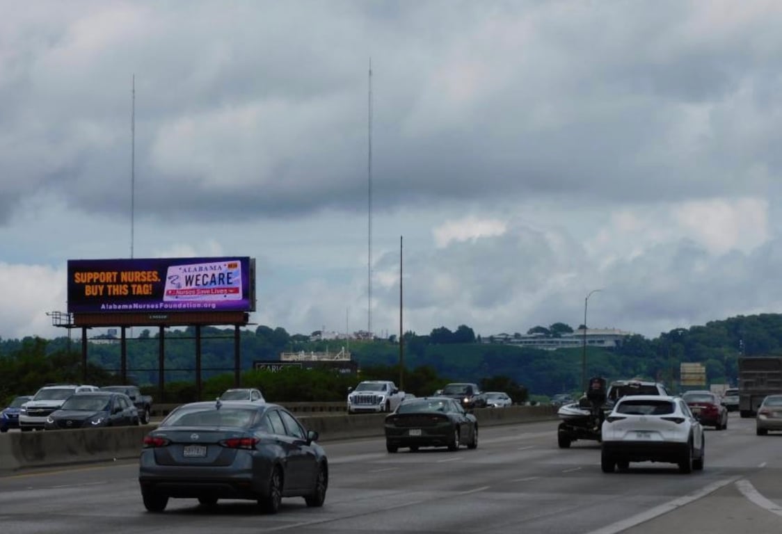 I-65 S E/L .1 MI S/O 3RD AVE N EXIT 260 Media