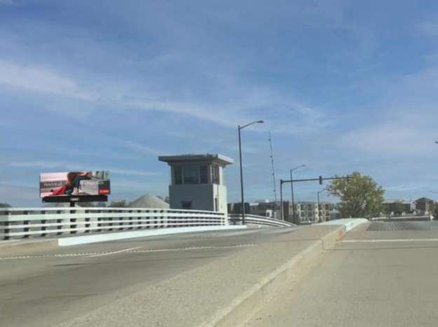 W Main St 50 ft W/O Riverview St. NS Media