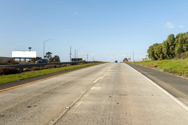 Hwy 101 300 ft S/O Payson St. W/S F/S Media