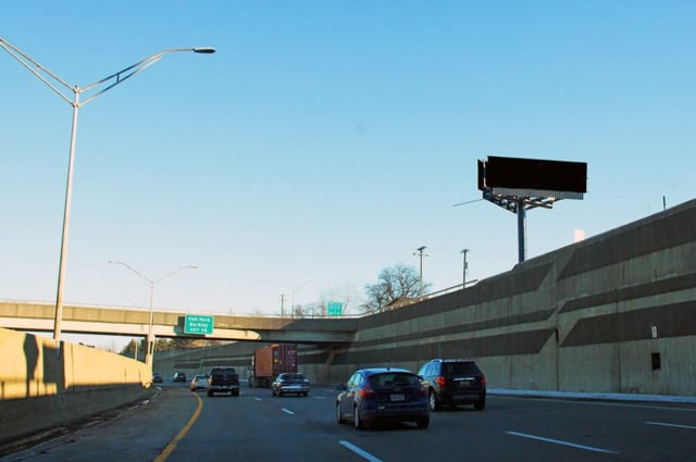 I-696 Fwy E/O Greenfield Rd S/S F/NW Media