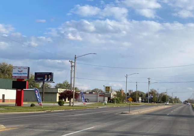 4950 S Broadway E/S 0.19mi S/O 47th St F/N Media