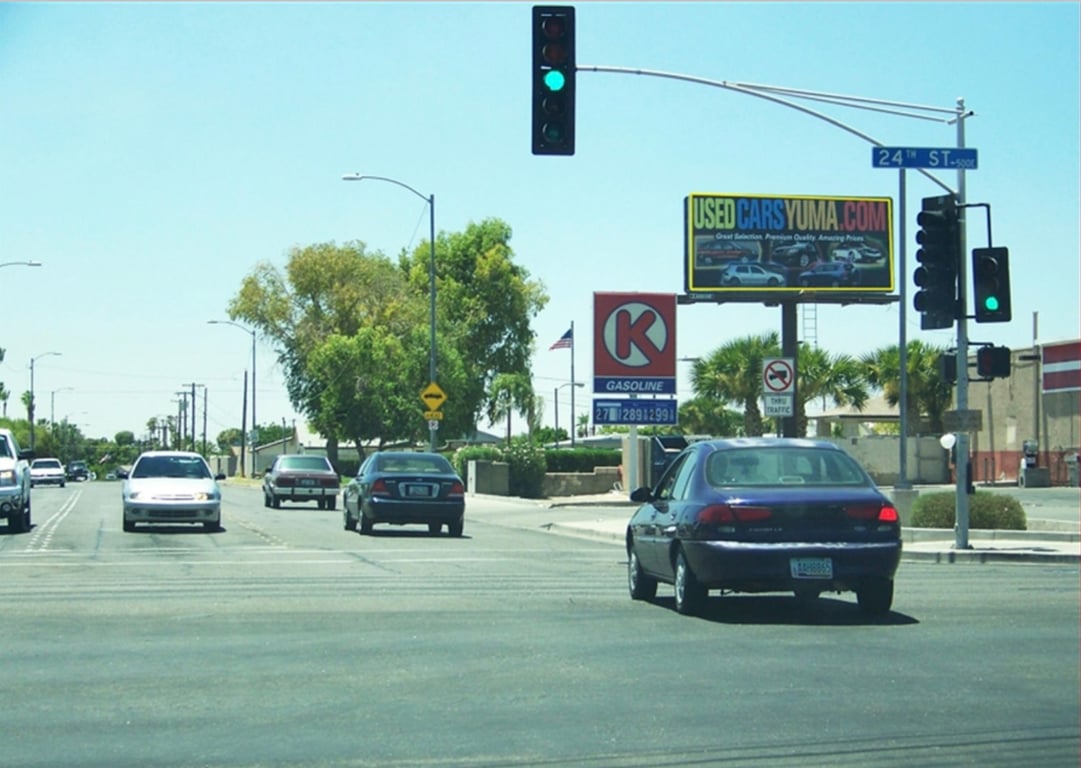 W/S ARIZONA AVE S/O 24TH ST F/N Media