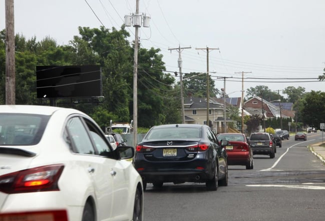 Rt 36 1 mi W/O Ocean Blvd N/S F/W Media