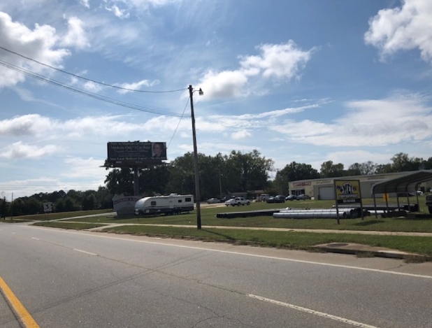 Elbert St North of Calhoun Falls Hwy - N/F RR Media