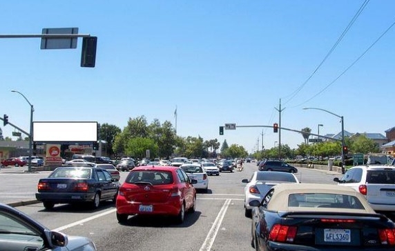 Location photo for Howe Ave near Arden Way & Howe Ave (EB) (Sacramento)