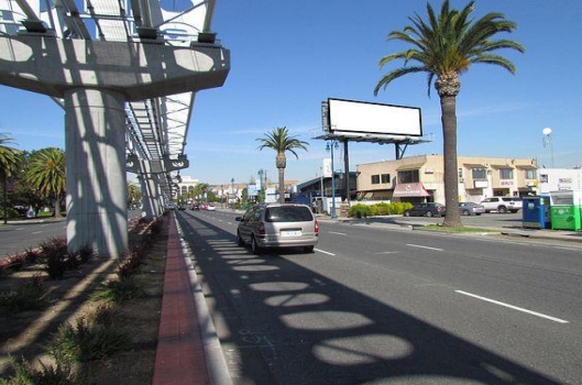 Location photo for Hegenberger Rd near Hegenberger Rd & Leet Dr (Oakland)