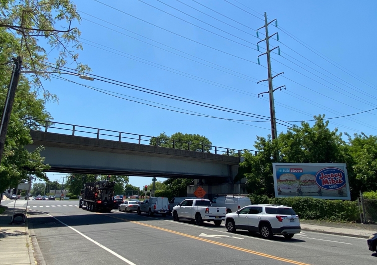 Bellmore: Merrick-Newbridge Rd, just north of Sunrise Hwy., facing north Media