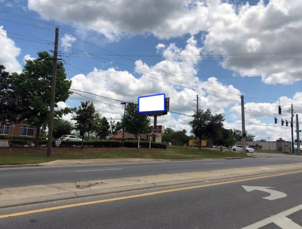 N.E. Corner of Hwy. 71 and Mallory Plaza East - S/F RR Media