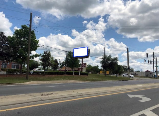 N.E. Corner of Hwy. 71 and Mallory Plaza East - N/F CR Media
