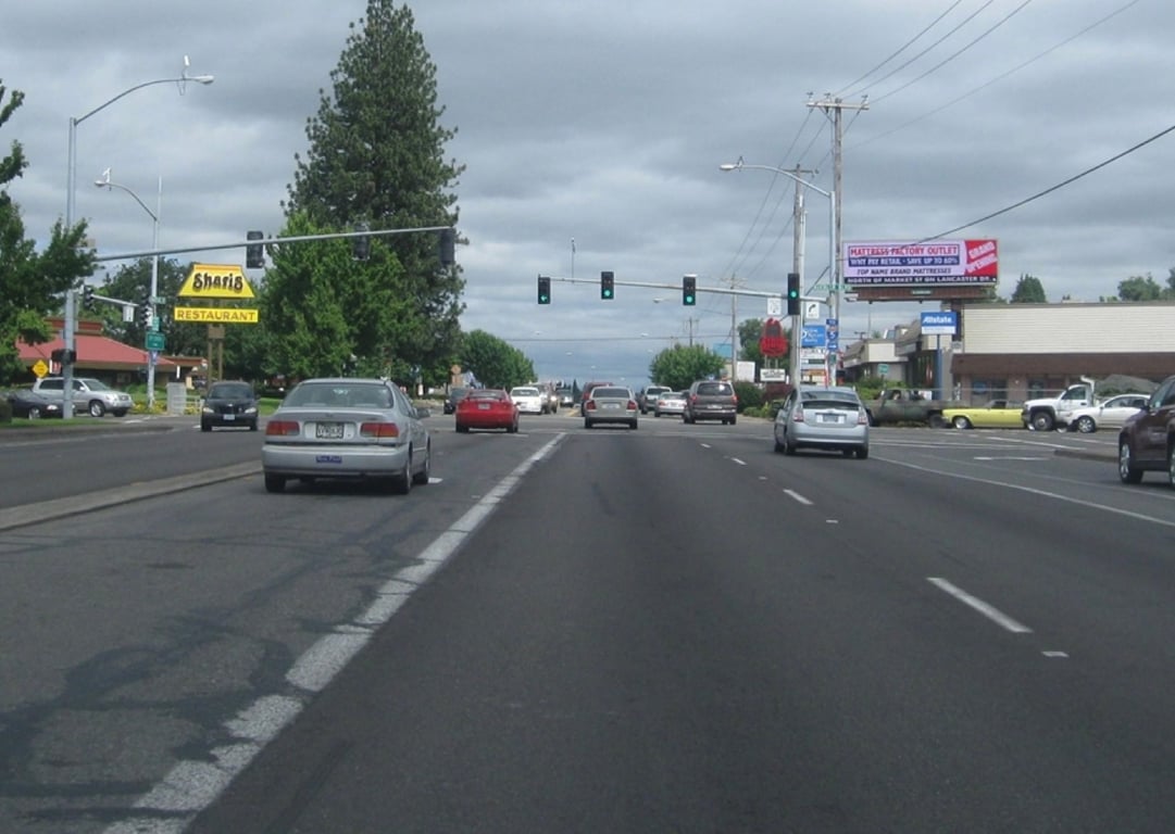 COMMERCIAL EL 50' N/O KUEBLER Media