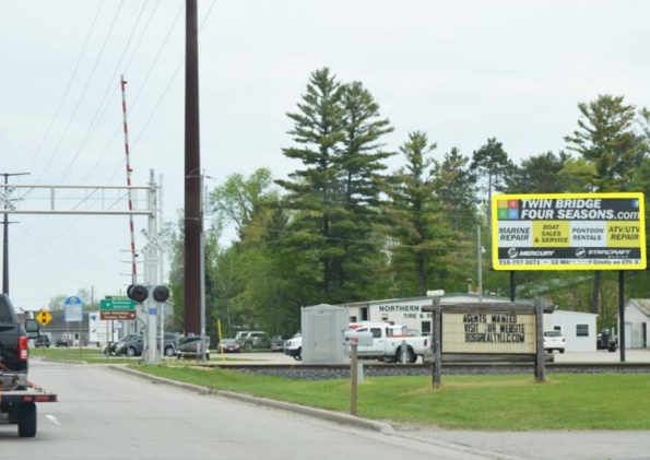 HWY 141 715 FT S/0 COUNTY W ES Media
