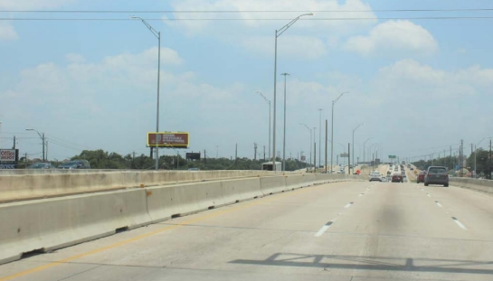 10611 Research Blvd (US 183) 0.2 mi S/O Braker Ln W ES Media