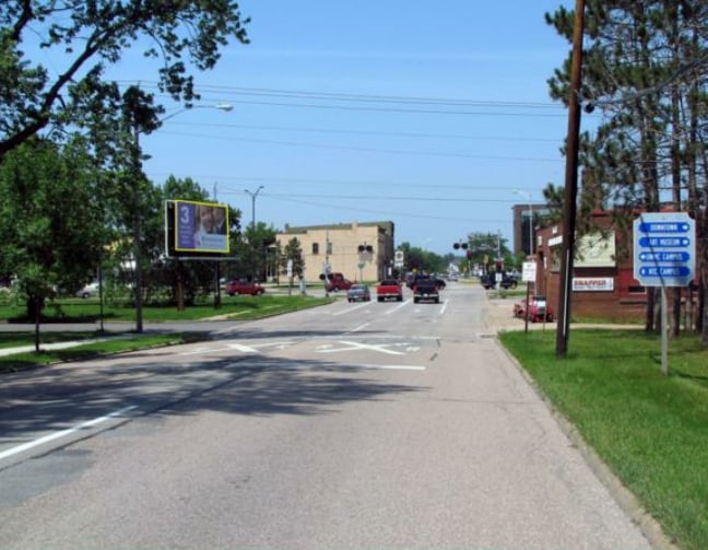 1ST AVE @ STEWART AVE - E/1 Media