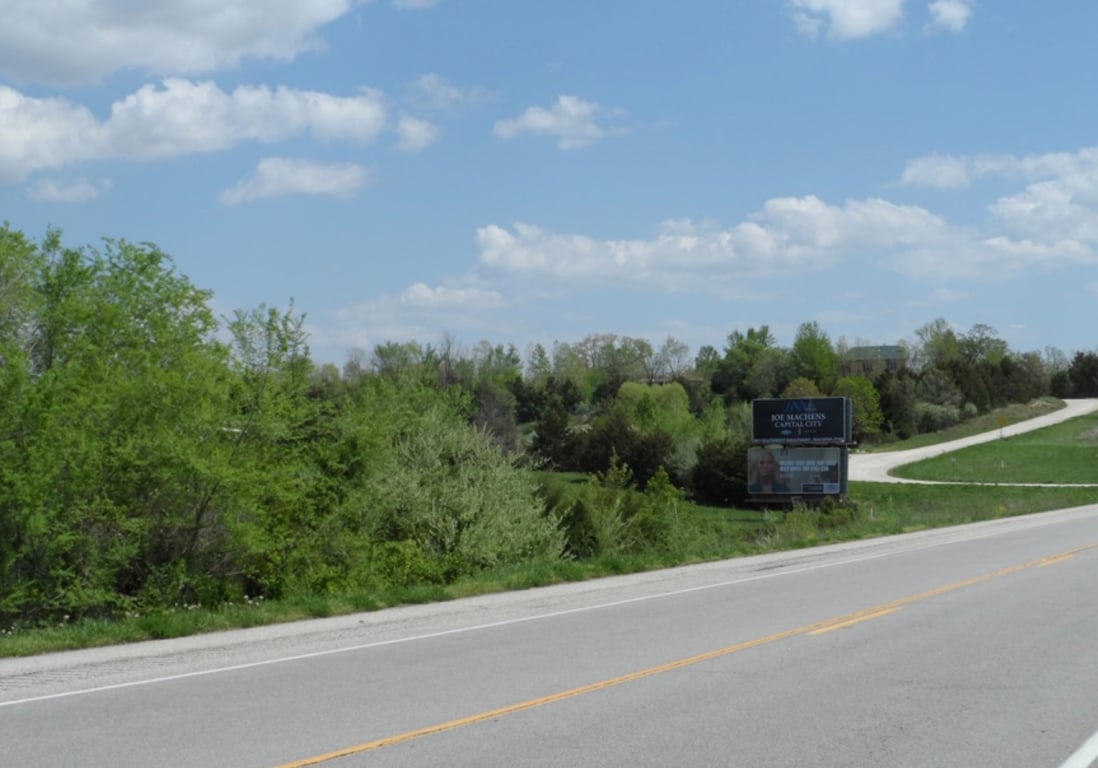 N/S RT C .2 MI E/O COUNTRY CLUB DR E/B T Media