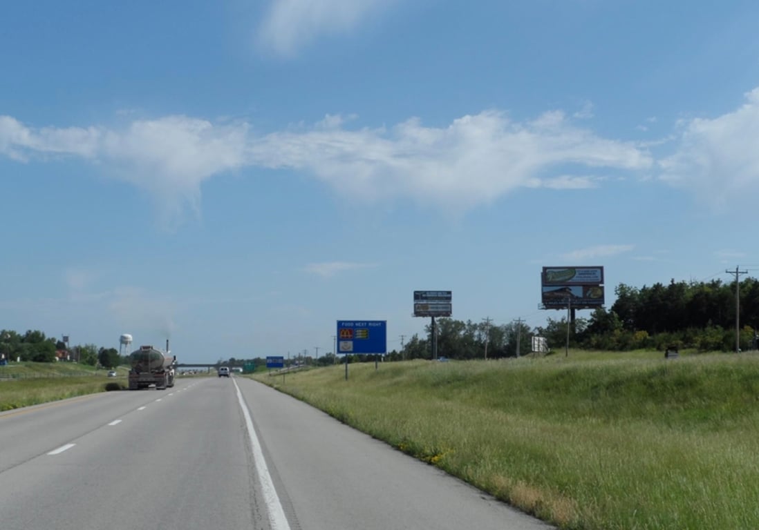 E/S HWY 63 .5 MI S/O HWY Y, N/B TOP Media