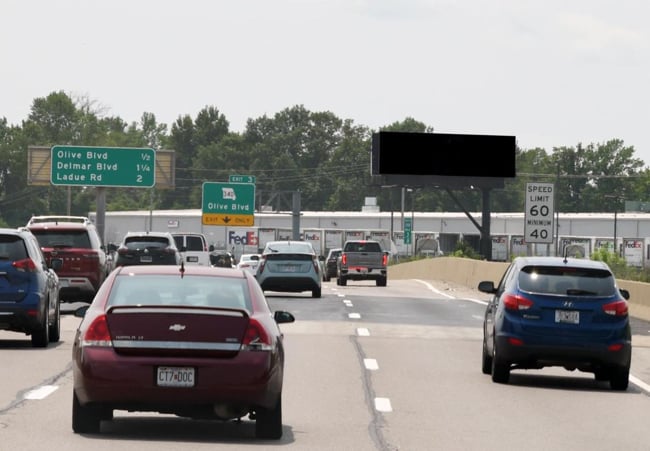 I-170 800.00 ft N/O Olive W/S F/N Media