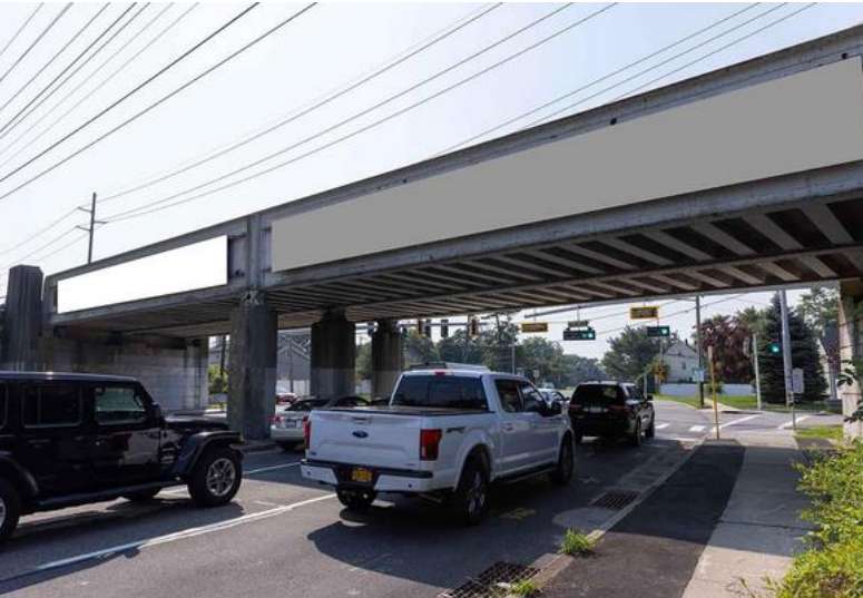 Location photo for Little East Neck Rd near Railroad Ave/Little East Neck Rd (West Babylon)