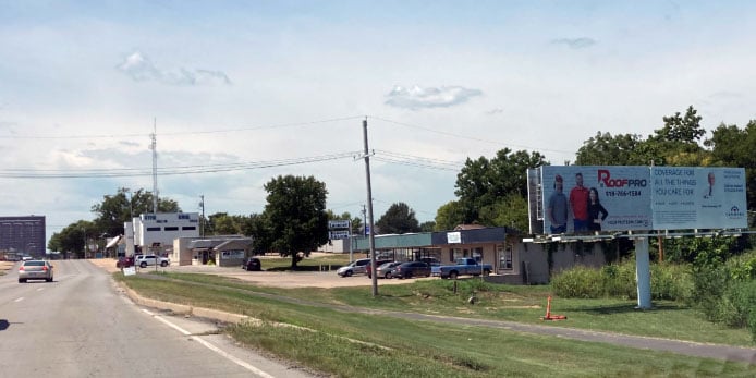 Frank Phillips Blvd, 170 ft E/O Comanche Ave N/S, E/F, Left Media