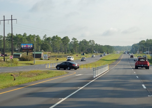 21486 HWY 17 W/S, AT Hillview Dr, SW/F Media