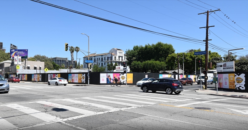 Location photo for Highland & De Longpre Barricade