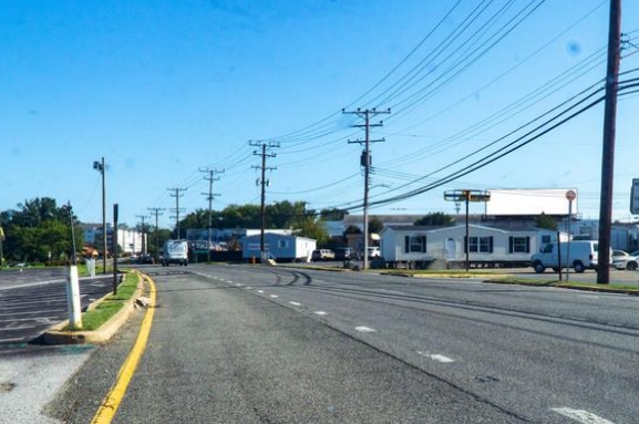 Location photo for Davis Ave near 2nd St / Davis Ave (Laurel)