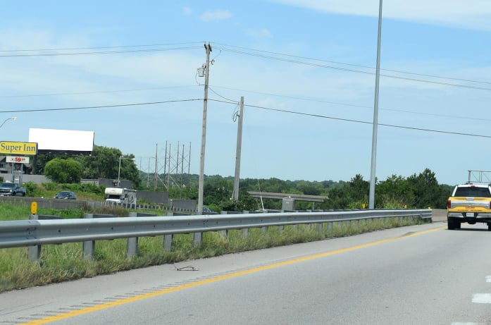 Location photo for NE Davidson Rd near On Davidson at Parvin SB, Crestview (KCMO)