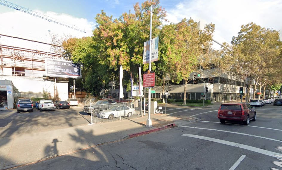 Location photo for S St near 16th Street Station (EB), Richmond Grove (Sacramento)