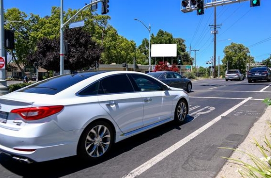 Location photo for 4th Ave near 4th Ave/Wayne Hultgren Station (WB), Southwestern Sacramento (Sacramento)