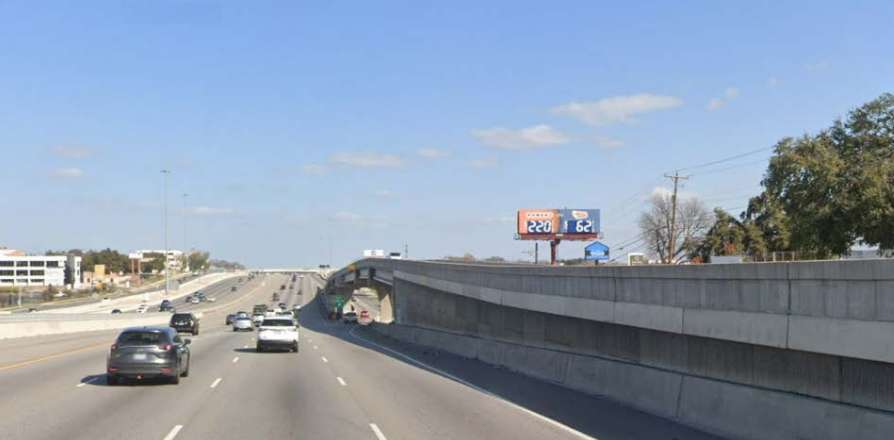 2915 I-35 S 400 ft S/O Royal Hill Dr ES Media