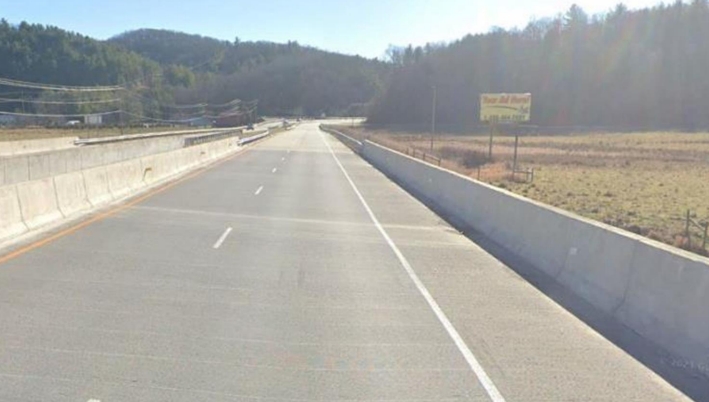 US 221 0.2 mi N/O Twin Bridges Rd WS Media