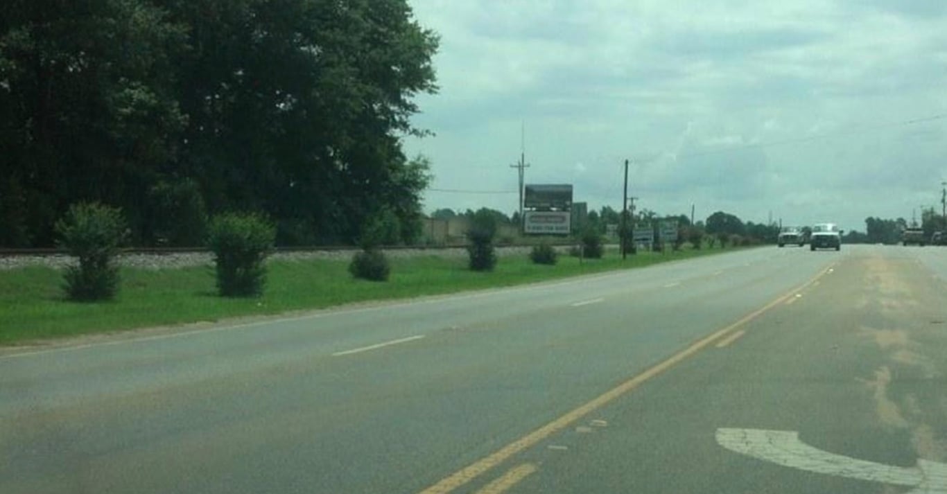 US 280 319 ft W/O H D Wright Rd NS F/W Media