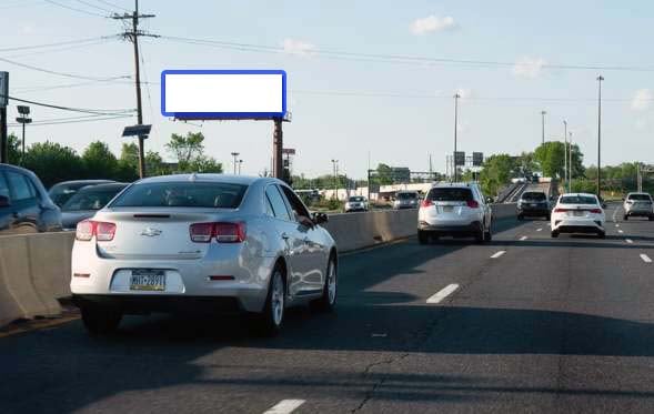 Rt 130 / .3 mi S/O Airport Circle W/S F/S Media