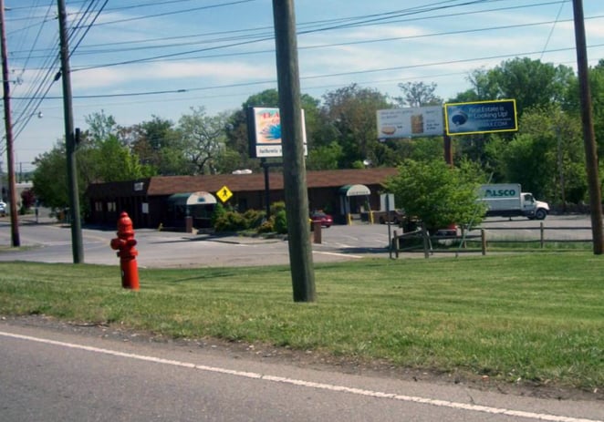 VOLUNTEER PKWY @ 8TH ST S/S F/W P2 R Media