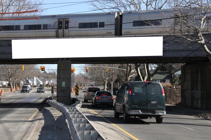 Hewlett/Peninsula Blvd; E/O Mill Rd F/S Media