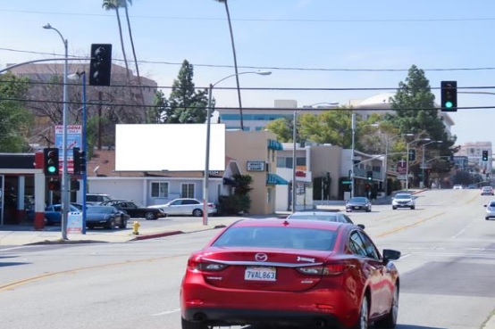 Location photo for E Walnut St near Lake Metro Station (Arriving), Catalina Villas (Pasadena)