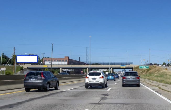 US-131 10 ft N/O Hall St WS F/S Media