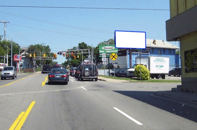 Location photo for Plainfield Ave NE near Leonard/Plainfield (WB), Belknap Lookout (Grand Rapids)